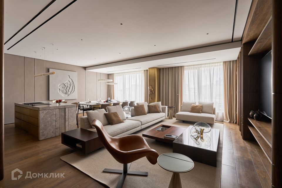 Продаётся 5-комнатная квартира, 205 м²