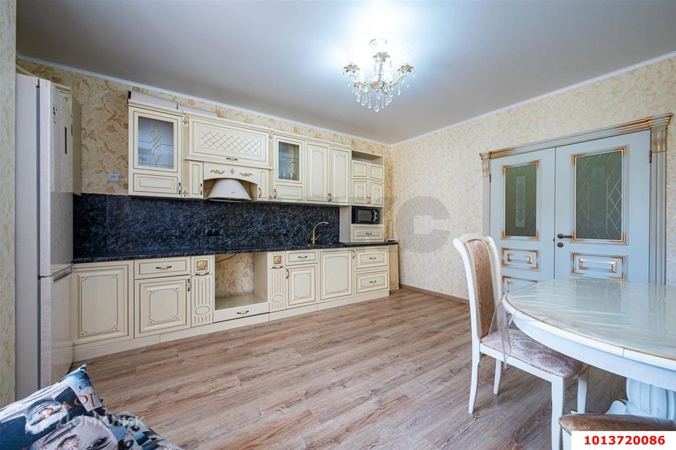 Продаётся 2-комнатная квартира, 90 м²