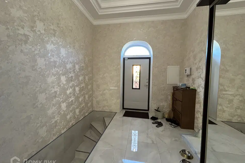 Продаётся 3-этажный дом, 550 м²