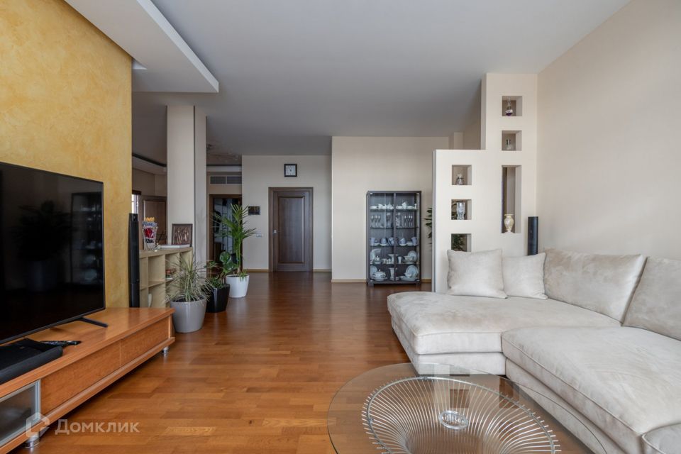 Продаётся 3-комнатная квартира, 148.3 м²