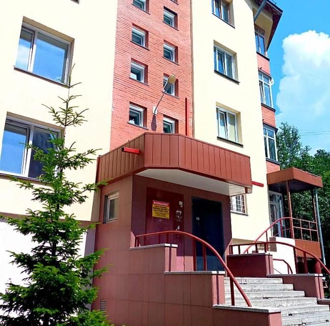Продаётся 4-комнатная квартира, 139 м²