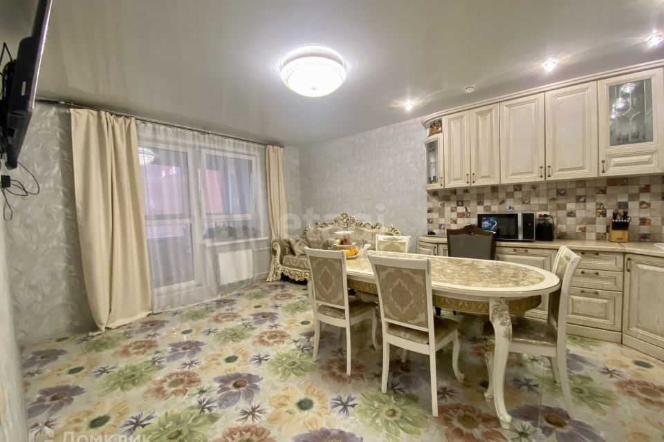 Продаётся 3-комнатная квартира, 94 м²