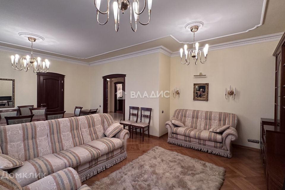 Продаётся 4-комнатная квартира, 151.3 м²