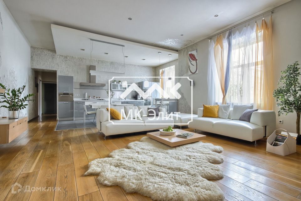 Продаётся 3-комнатная квартира, 160 м²