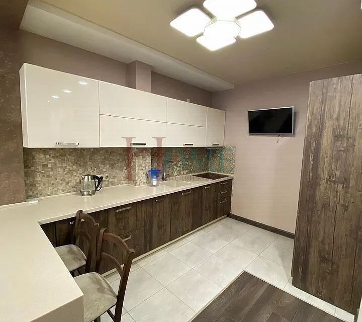 Сдаётся 2-комнатная квартира, 101 м²