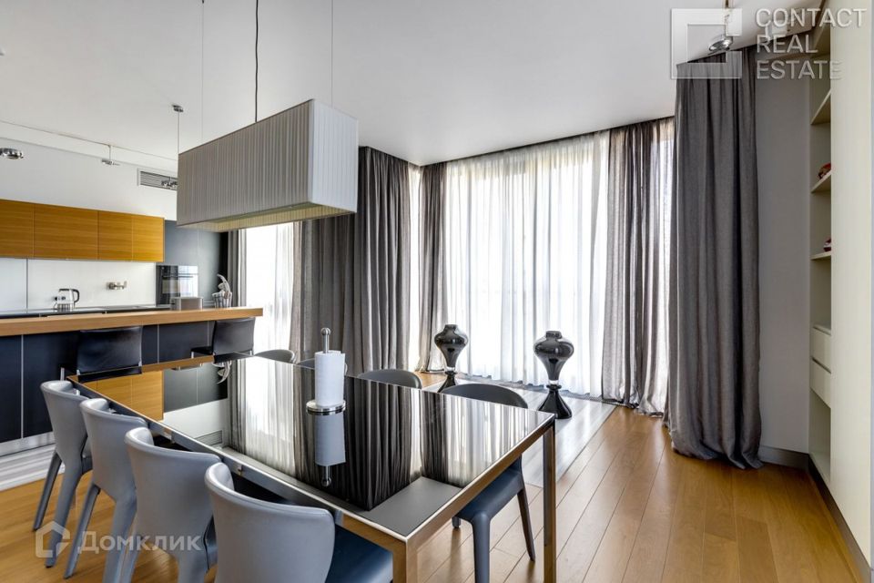 Продаётся 5-комнатная квартира, 242 м²