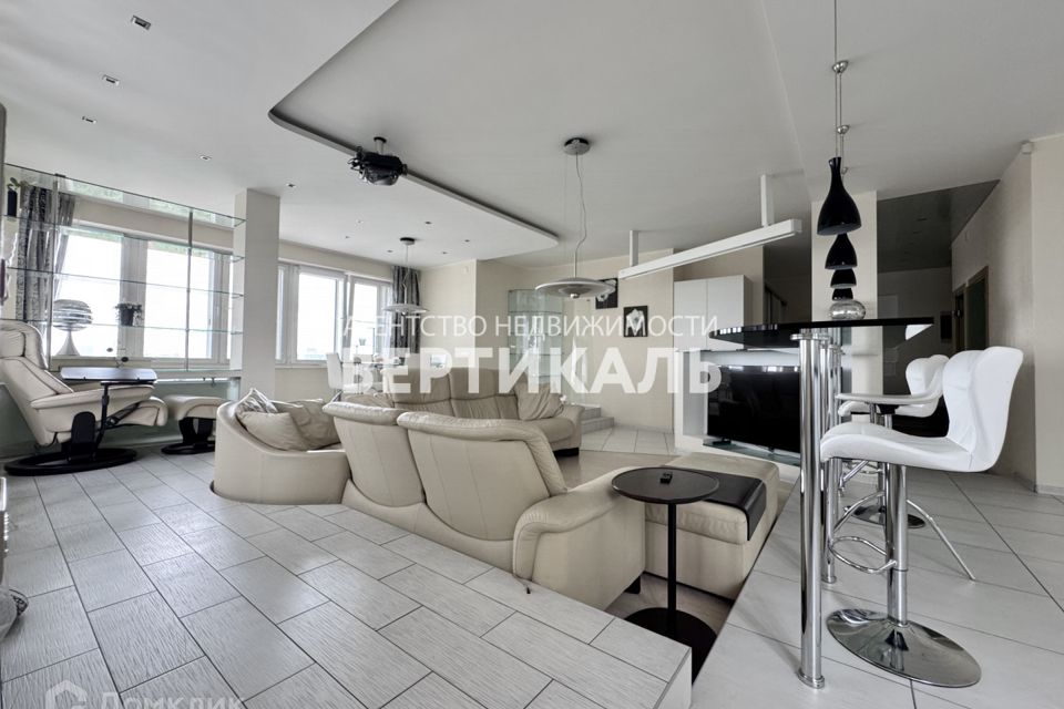 Продаётся 3-комнатная квартира, 125 м²