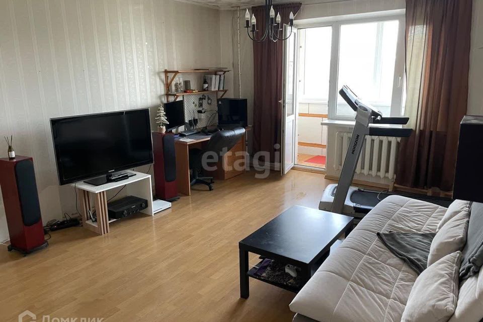 Продаётся 4-комнатная квартира, 137.7 м²