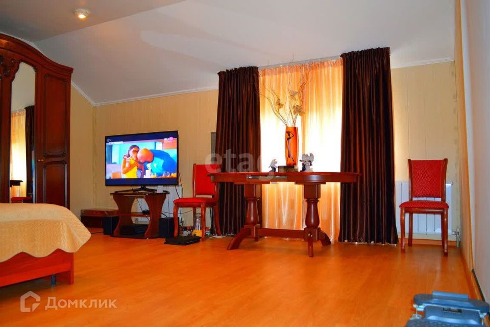 Продаётся 4-комнатная квартира, 109 м²