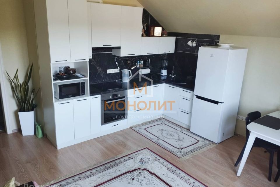 Продаётся 1-комнатная квартира, 65.3 м²