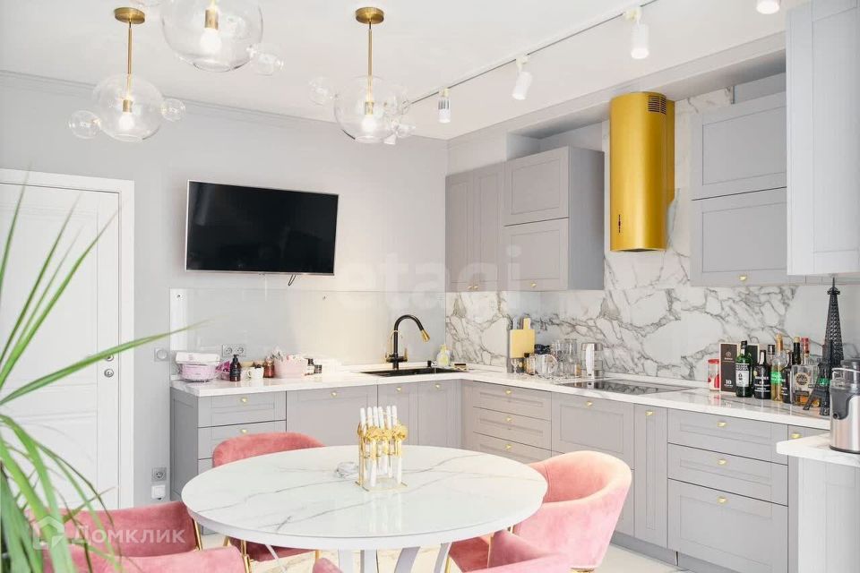 Продаётся 3-комнатная квартира, 116 м²