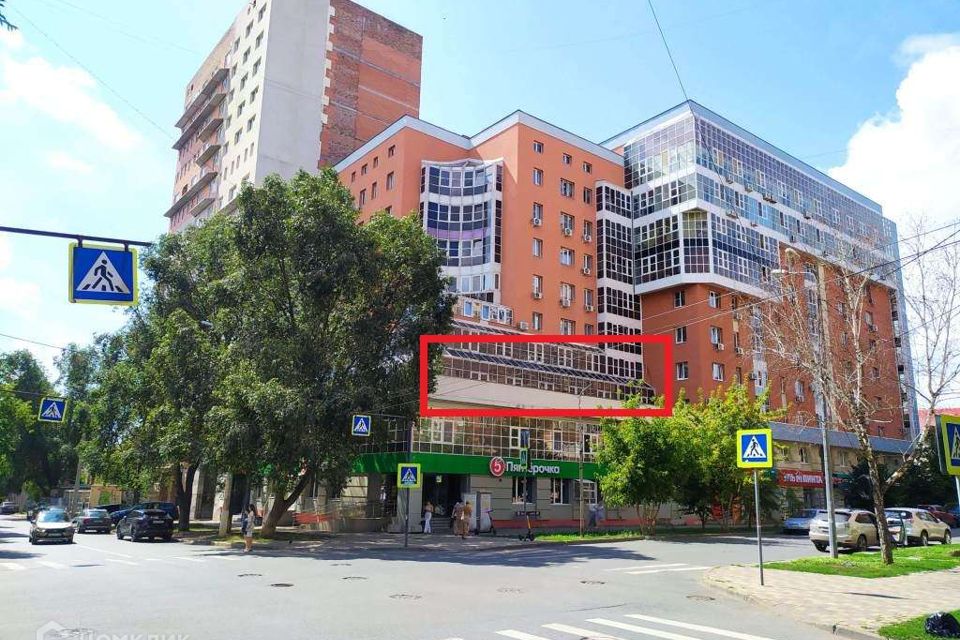 Продаётся 4-комнатная квартира, 156 м²