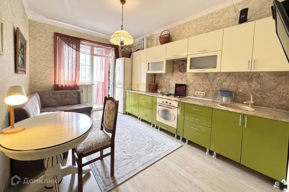 Продаётся 1-комнатная квартира, 42.8 м²