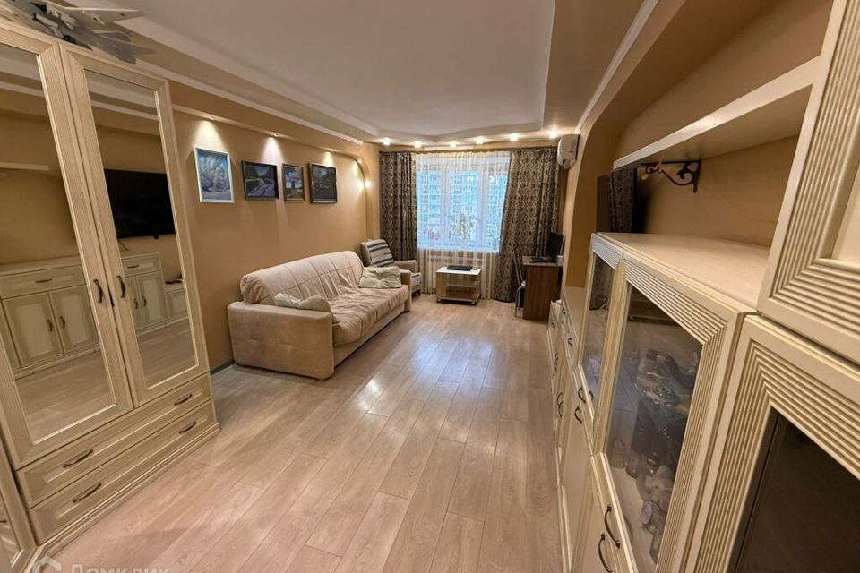 Продаётся 1-комнатная квартира, 42 м²