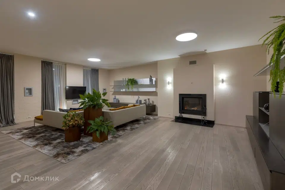 Сдаётся 3-комнатная квартира, 220 м²