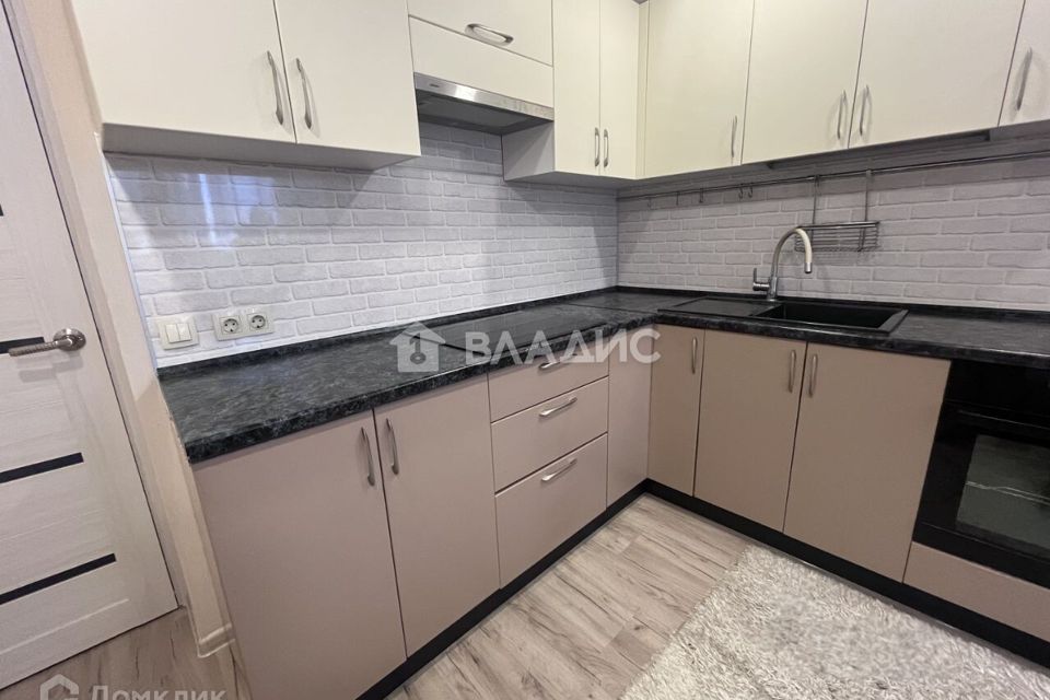 Продаётся 1-комнатная квартира, 42 м²