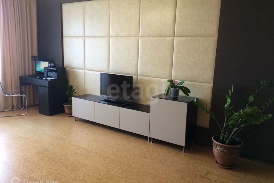 Продаётся 2-комнатная квартира, 82.4 м²