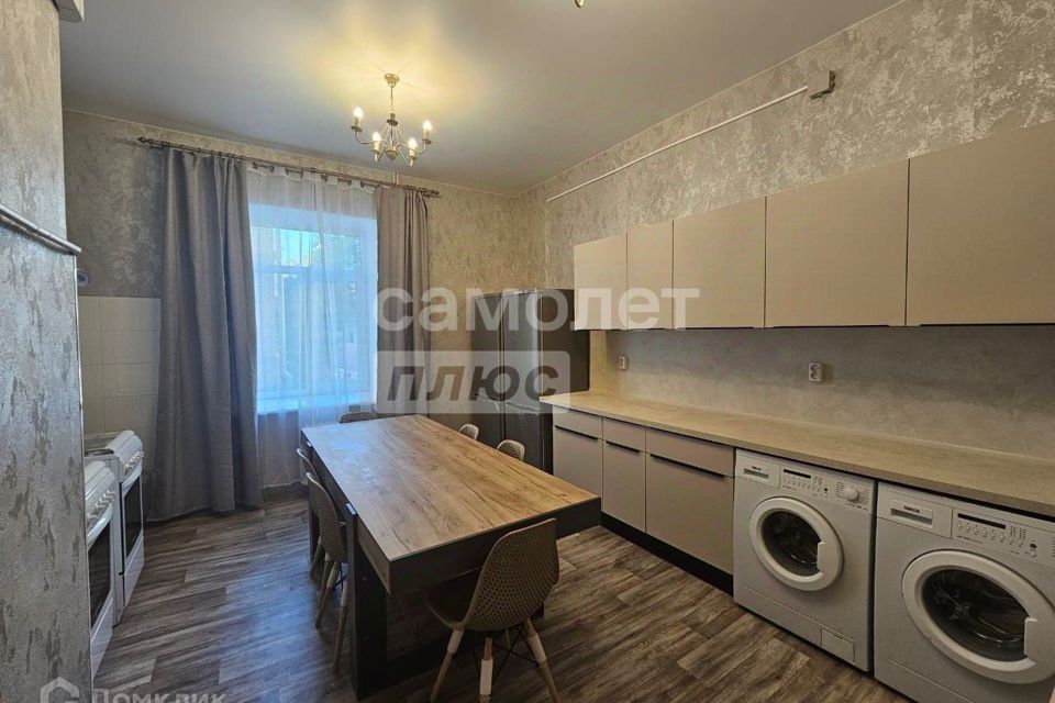 Продаётся 6-комнатная квартира, 220.7 м²