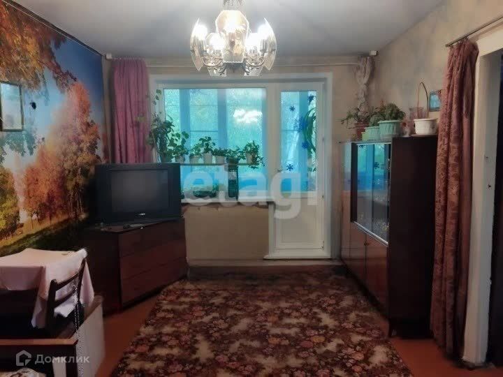 Продаётся 4-комнатная квартира, 59.6 м²