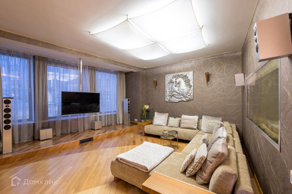 Сдаётся 6-комнатная квартира, 260 м²