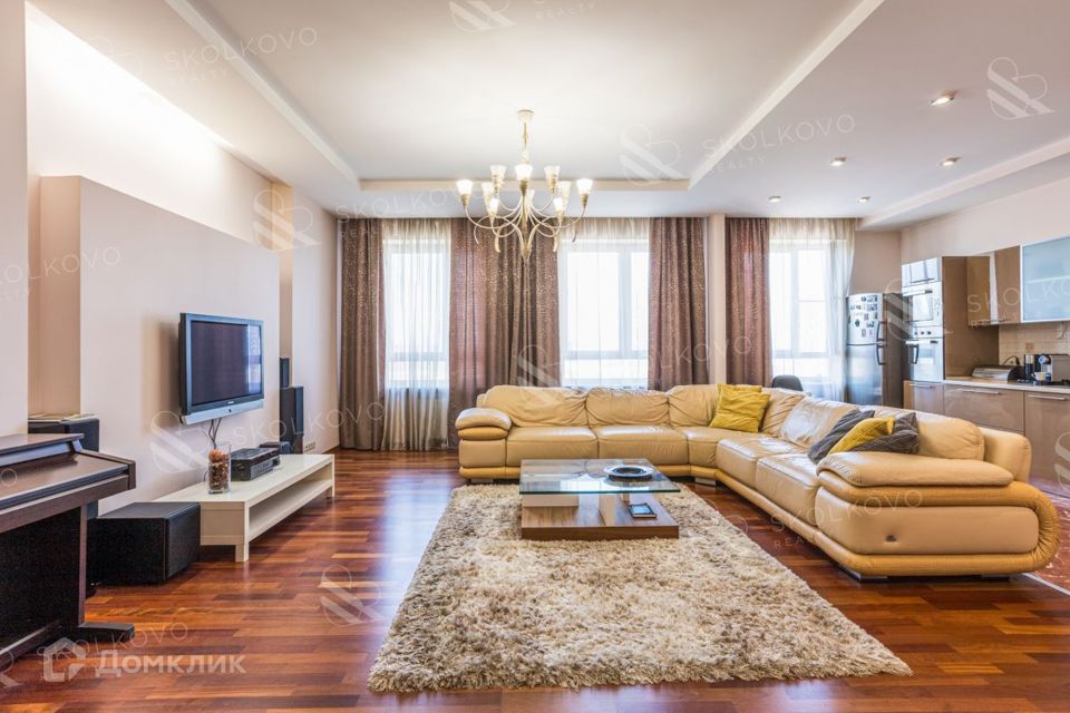 Продаётся 3-комнатная квартира, 160 м²