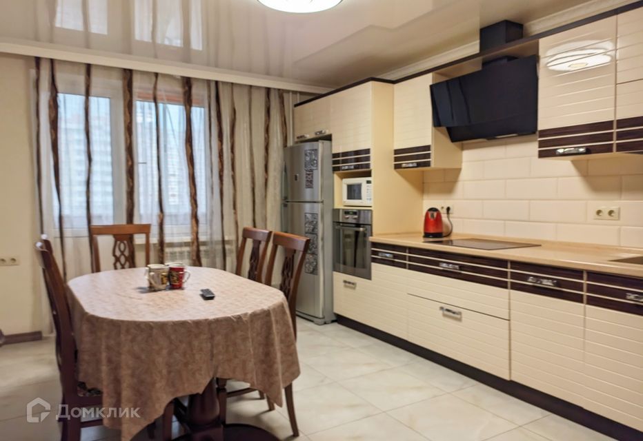Сдаётся 3-комнатная квартира, 87 м²