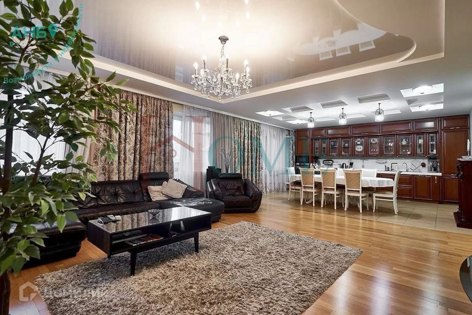 Сдаётся 3-комнатная квартира, 140 м²