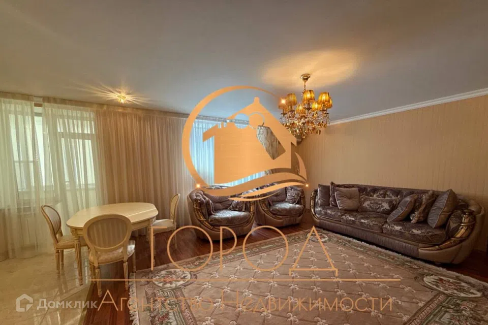 Продаётся 3-комнатная квартира, 134 м²