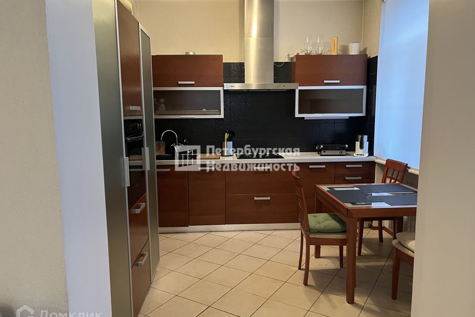 Продаётся 4-комнатная квартира, 90 м²