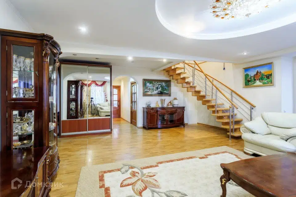 Продаётся 5-комнатная квартира, 170 м²