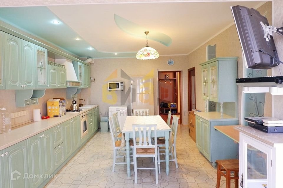 Сдаётся 3-комнатная квартира, 160 м²