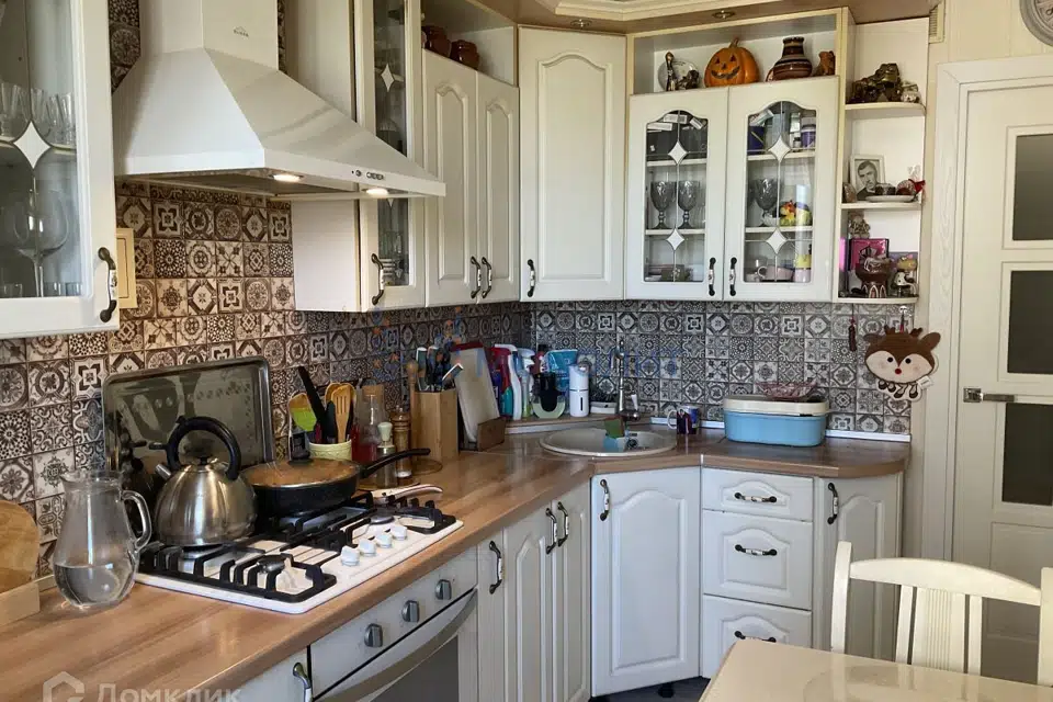 Продаётся 4-комнатная квартира, 82 м²