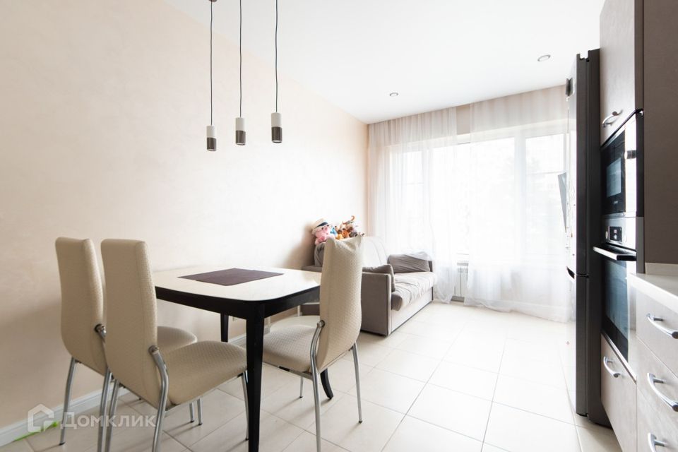 Продаётся 2-комнатная квартира, 62.7 м²