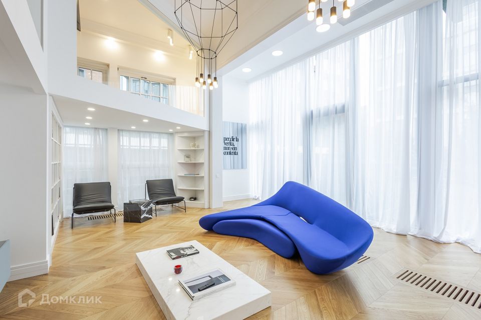 Продаётся 5-комнатная квартира, 290 м²