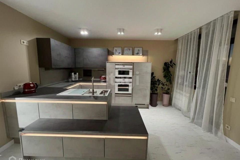 Продаётся 3-комнатная квартира, 98.5 м²