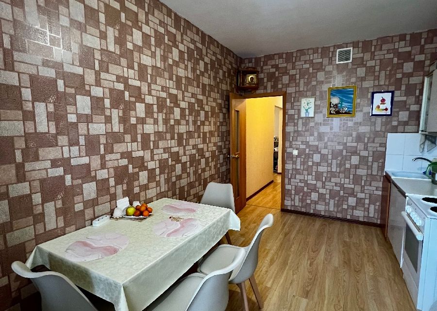 Продаётся 4-комнатная квартира, 94.5 м²