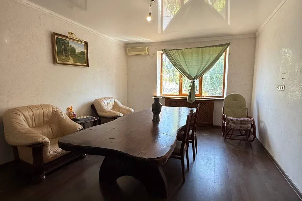 Продаётся дом, 305 м²