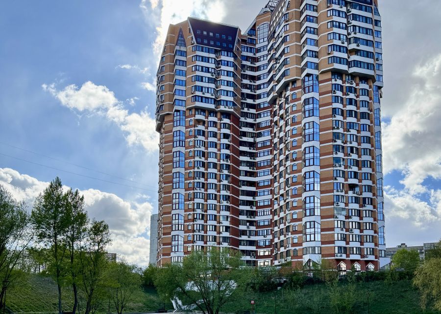 Продаётся 3-комнатная квартира, 126.3 м²