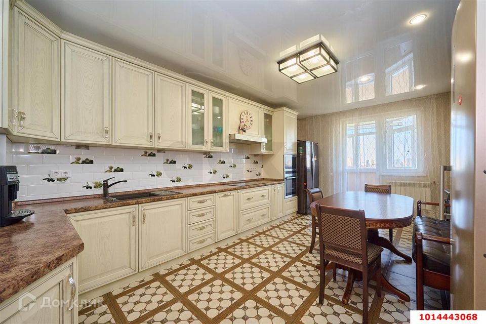 Продаётся 3-комнатная квартира, 101 м²