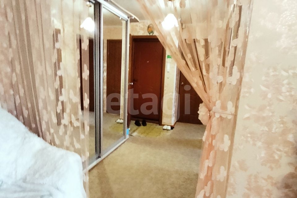 Продаётся 4-комнатная квартира, 60.9 м²