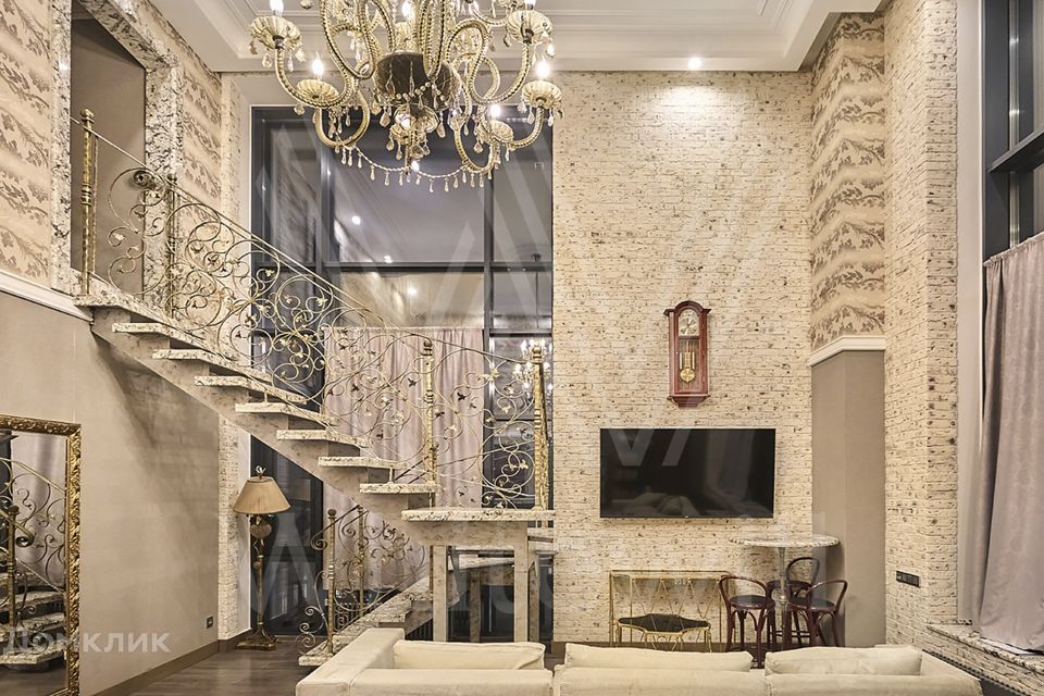 Продаётся 3-комнатная квартира, 152 м²