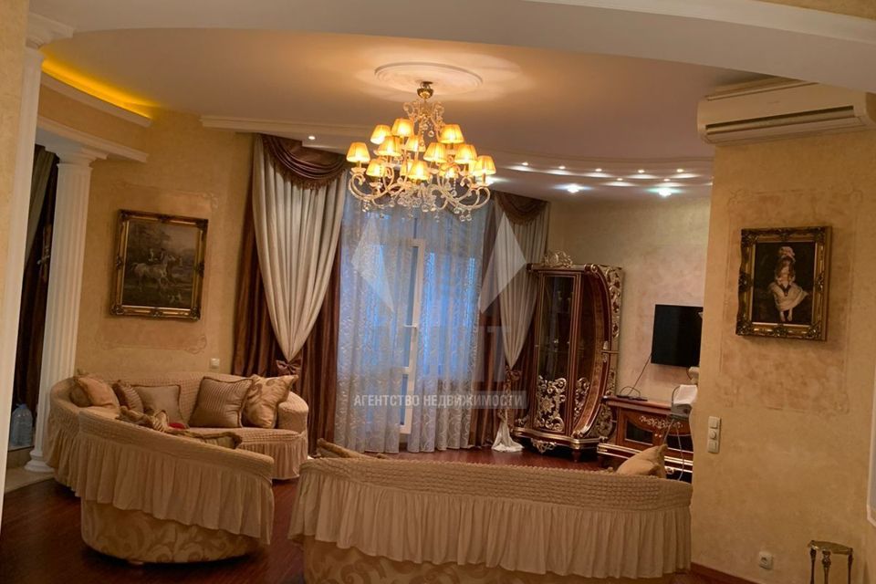 Сдаётся 3-комнатная квартира, 155.9 м²