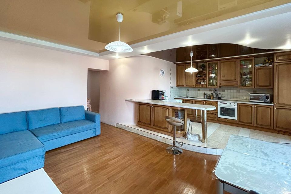 Продаётся 5-комнатная квартира, 261.6 м²