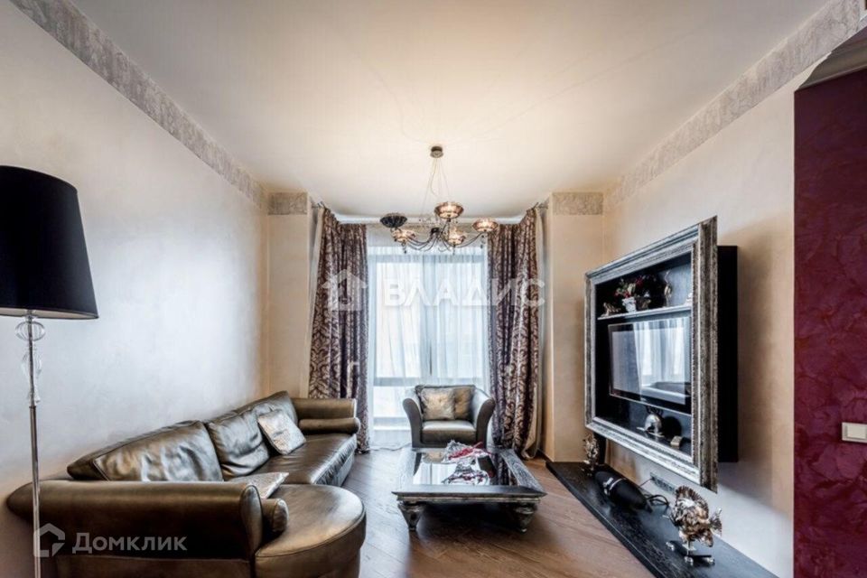 Продаётся 3-комнатная квартира, 105 м²