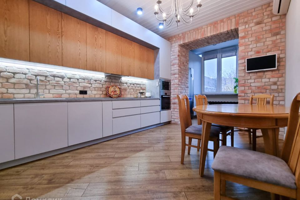 Продаётся 3-комнатная квартира, 128 м²