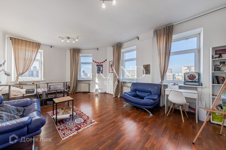 Продаётся 4-комнатная квартира, 110 м²