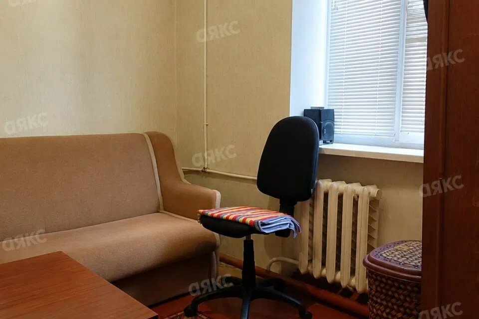 Продаётся 4-комнатная квартира, 66.8 м²