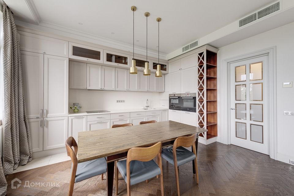 Продаётся 3-комнатная квартира, 107 м²