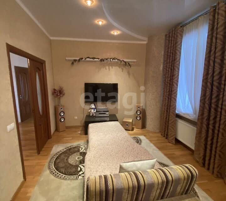 Продаётся 2-комнатная квартира, 89.9 м²