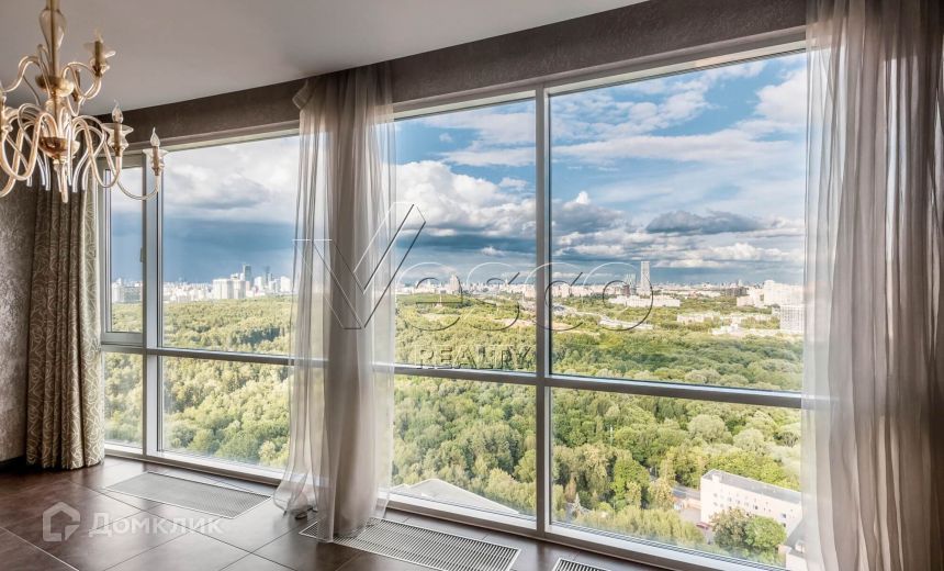 Продаётся 5-комнатная квартира, 212 м²